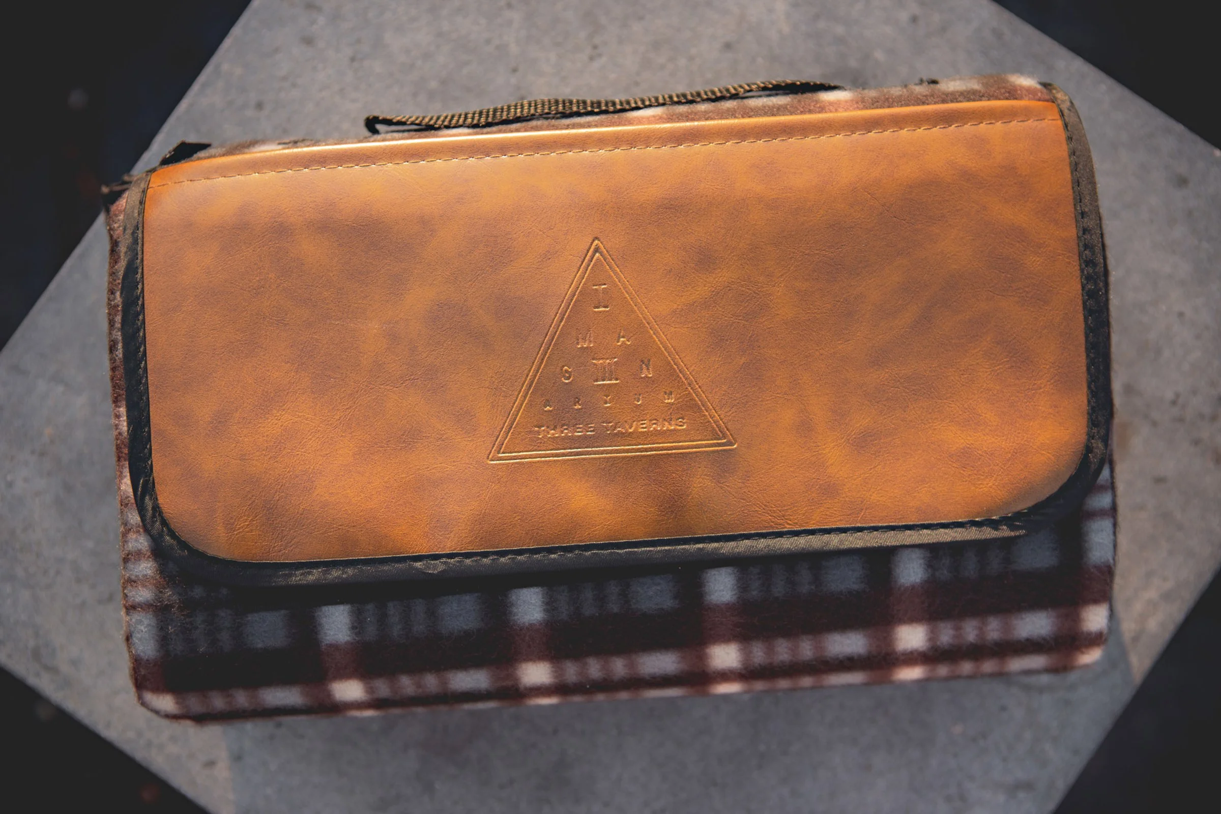 アウトドア寝具 Etrarium Symbol Blanket Picnic Blanket | Imaginarium logo — Three Taverns Brewery